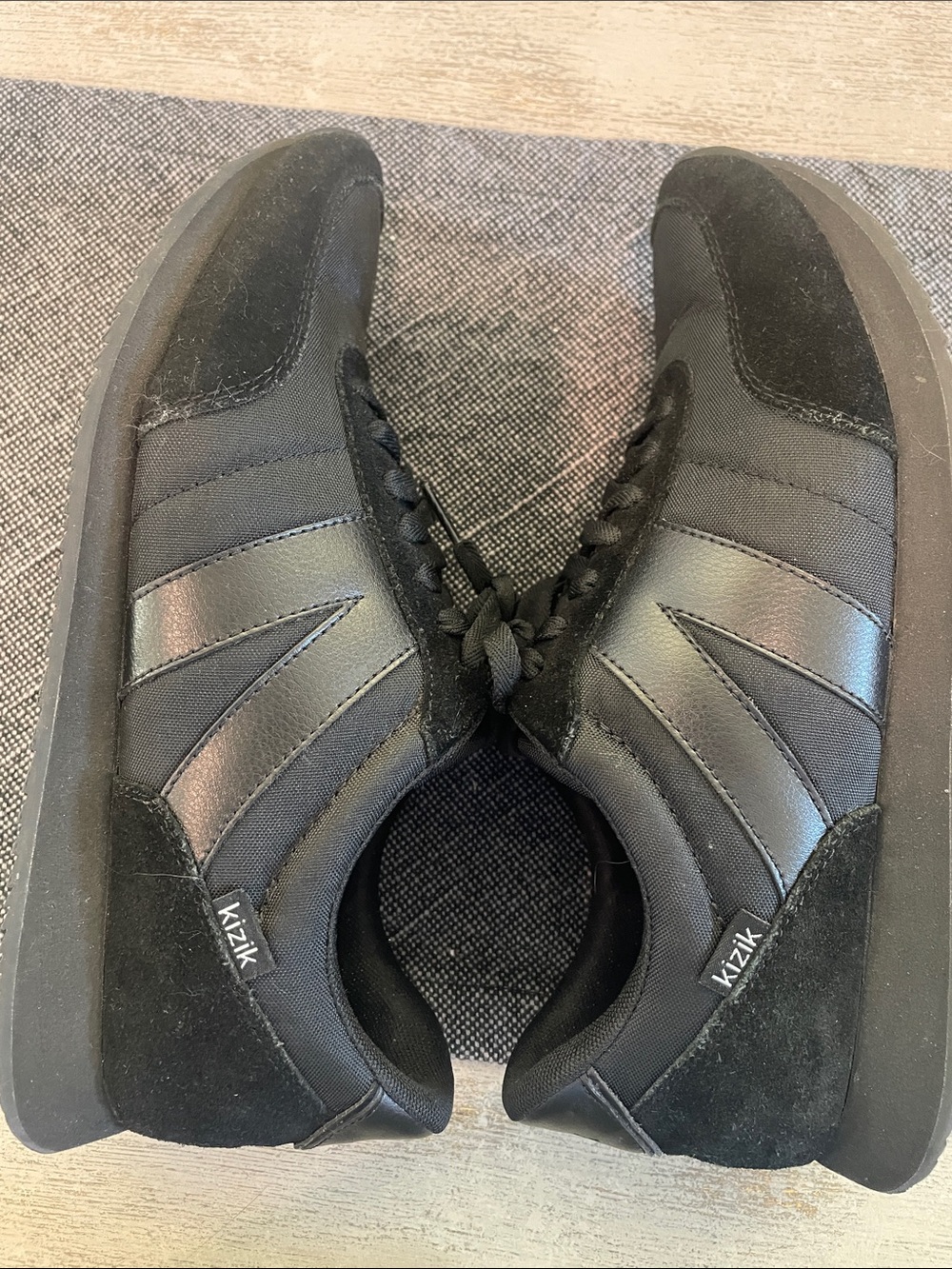 Kizik Handsfree Milan Men's Black on Black Casual Lace-Up Sneakers